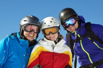 Skisportbrillen bieten optimalen Schutz © Fotolia.com/grafikplusfoto