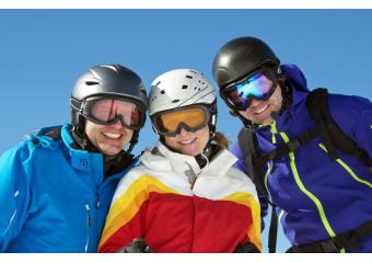 Skisportbrillen bieten optimalen Schutz © Fotolia.com/grafikplusfoto